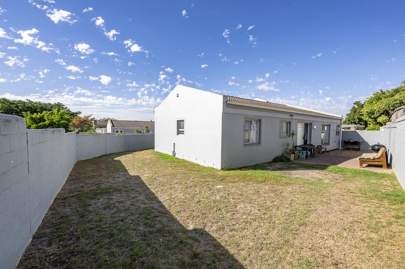 3 Bedroom Property for Sale in Uitzicht Western Cape